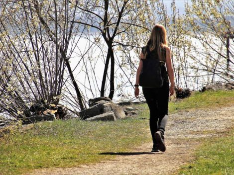 Partir seul et revenir transformé : les bienfaits du voyage célibataire