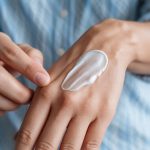 Argile blanche anti-inflammatoire : soin apaisant pour peau sensible et enflammée